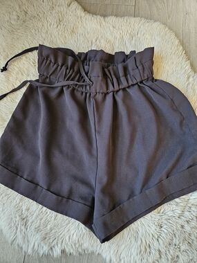 SHEIN Paperbag Waist Shorts - Black High Rise Summer Boho Chic - Size Small 🔥